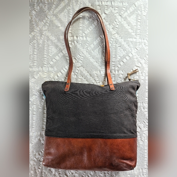 Cecelia Stitch Zipper Tote with Leather & Pendleton Wool - Picture 3 of 13